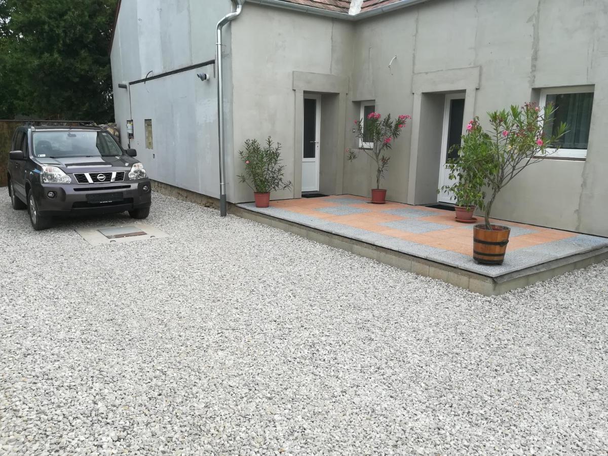 Suemegi Levendula Apartmanok Extérieur photo